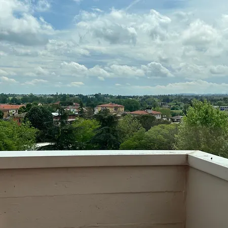 Servizio Navetta Gratuito Per Autodromo E Stazione A Pagamento Per Aeroporto Full Optional Vista Panoramica 2 Da Letto 2 Bagni Cucina Con Divano Letto E Se Necessario Letto Ad Piazza E Mezzo Per Ospitare Fino Ad 8 Pe
