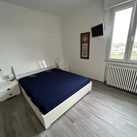 Διαμέρισμα Servizio Navetta Gratuito Per Autodromo E Stazione A Pagamento Per Aeroporto Full Optional Vista Panoramica 2 Da Letto 2 Bagni Cucina Con Divano Letto E Se Necessario Letto Ad Piazza E Mezzo Per Ospitare Fino Ad 8 Pe