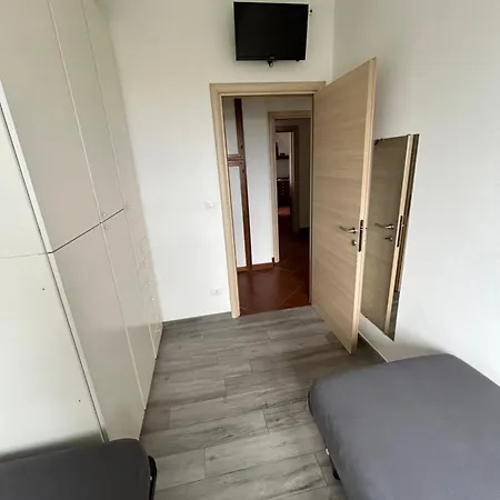 Servizio Navetta Gratuito Per Autodromo E Stazione A Pagamento Per Aeroporto Full Optional Vista Panoramica 2 Da Letto 2 Bagni Cucina Con Divano Letto E Se Necessario Letto Ad Piazza E Mezzo Per Ospitare Fino Ad 8 Pe *