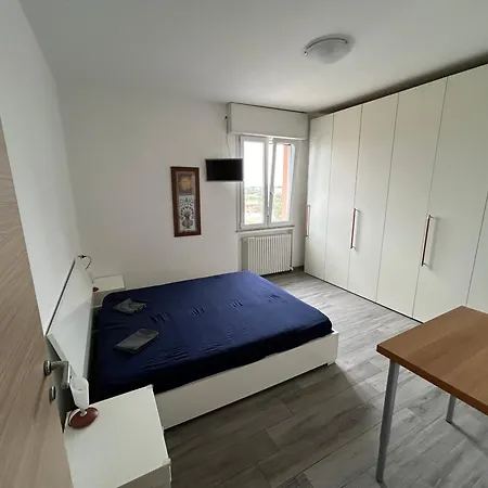 Servizio Navetta Gratuito Per Autodromo E Stazione A Pagamento Per Aeroporto Full Optional Vista Panoramica 2 Da Letto 2 Bagni Cucina Con Divano Letto E Se Necessario Letto Ad Piazza E Mezzo Per Ospitare Fino Ad 8 Pe Lägenhet *