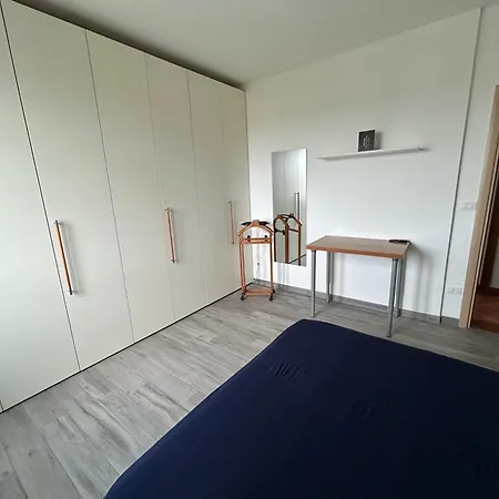 Servizio Navetta Gratuito Per Autodromo E Stazione A Pagamento Per Aeroporto Full Optional Vista Panoramica 2 Da Letto 2 Bagni Cucina Con Divano Letto E Se Necessario Letto Ad Piazza E Mezzo Per Ospitare Fino Ad 8 Pe *